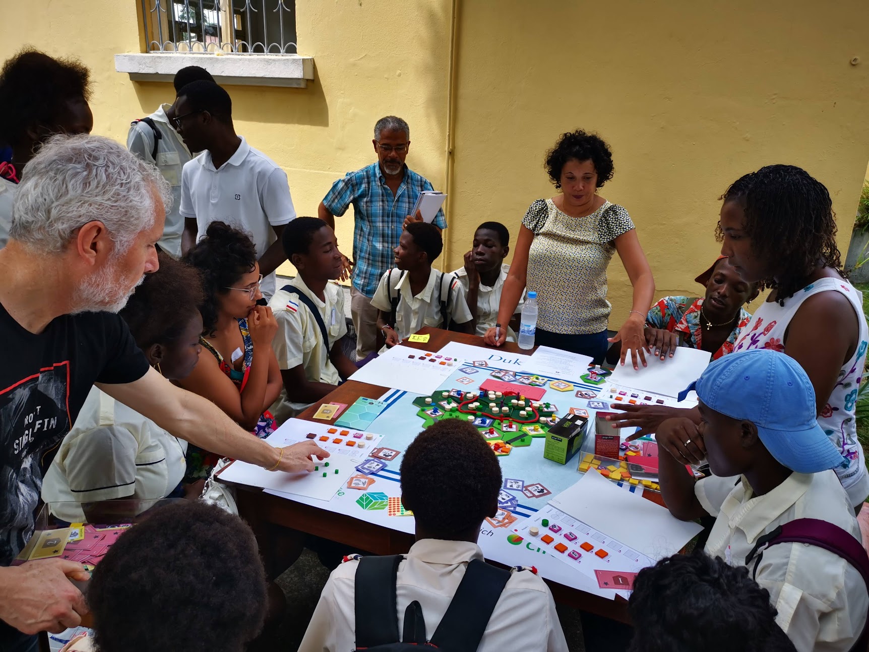 DukunuMol� at the university